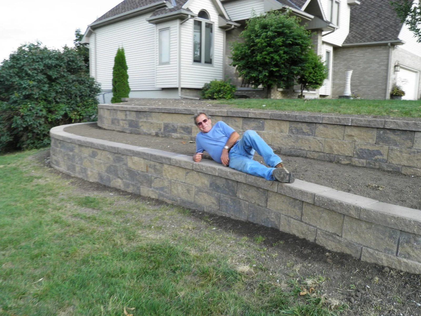 Residential block retaining wall