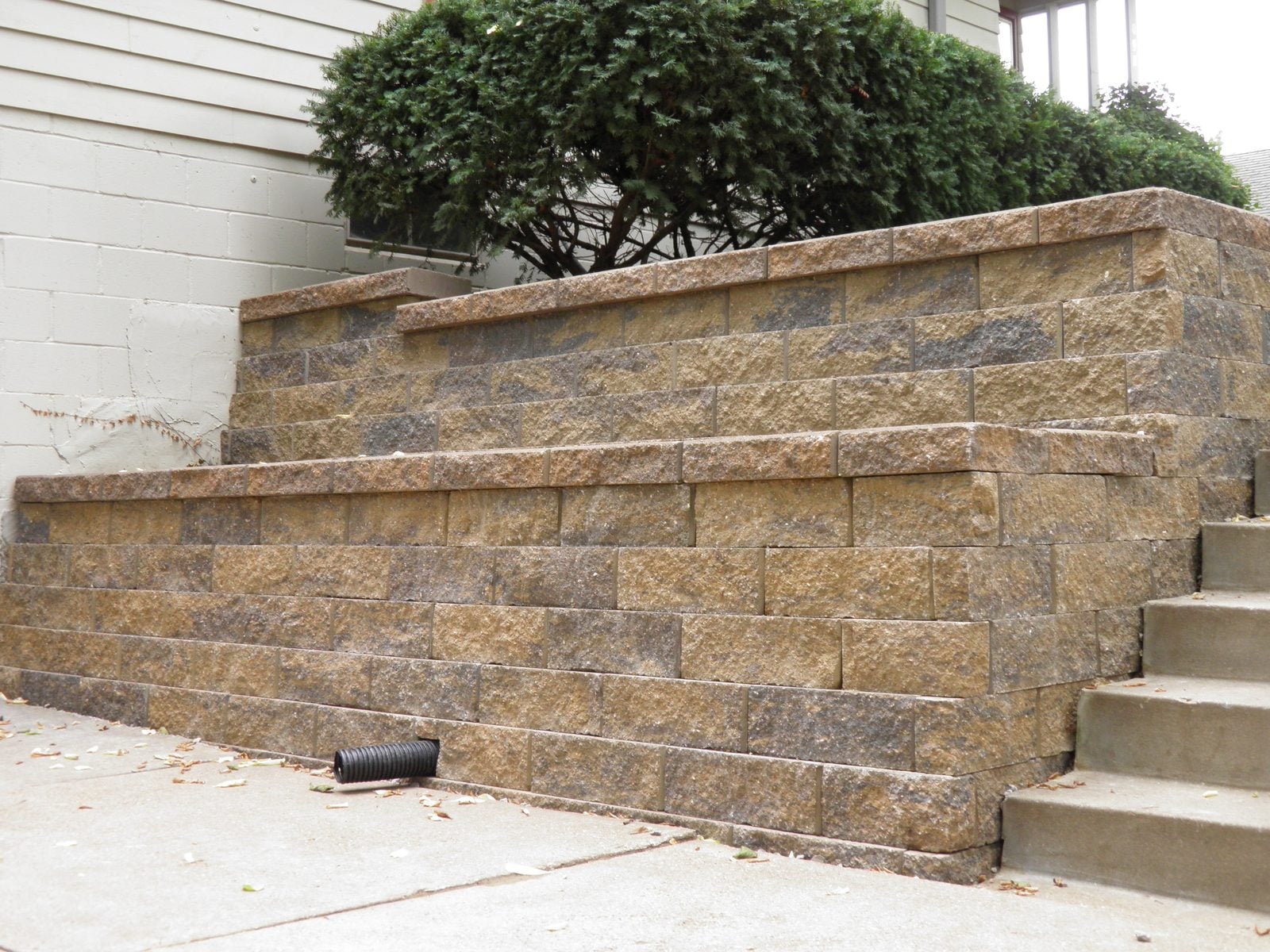 Tiered block retaining wall